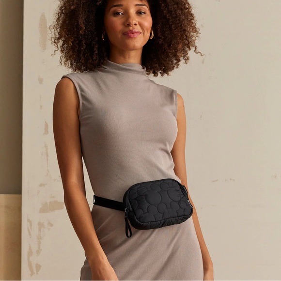 New Vera Bradley Disney Mini Belt Bag Black Featherweight Quilted Mickey Ears - Picture 14 of 15